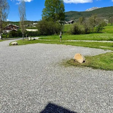 לינה וארוחת בוקר Charda 3*